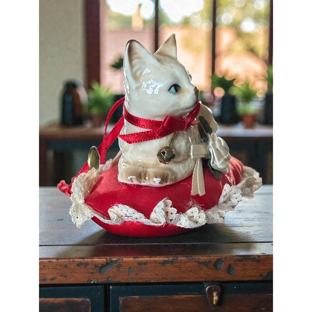 VTG Kurt Adler Ornament Ceramic‎ Brown Tan Cat on Red Pillow